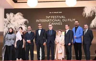 فرهادی و گروه «قهرمان» روی فرش قرمز کن | استقبال ویژه تماشاگران سالن بزرگ لومیر از کارگردان ایرانی برنده اسکار