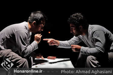نمایش "به من میگن مک کِنا" در تماشاخانه مهرگان