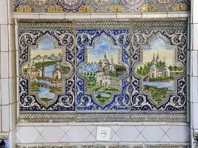 نمونه ای از کاشی های موزه مقدم