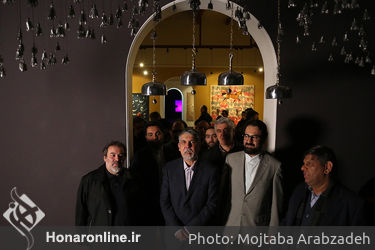 بازدید سید عباس صالحی و سیدمحمد مجتبی حسینی از نمایشگاه هنرهای تجسمی فجر