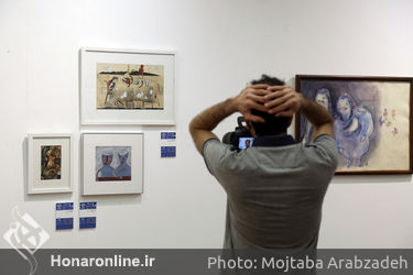 بازدید سید مجتبی حسینی از نمایشگاه تصویرگران ایران