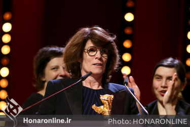 Laura Benson receives the Golden Bear for Best Film for _Touch me not_ at the closing ceremony during the 68th Berlinale International Film Festival