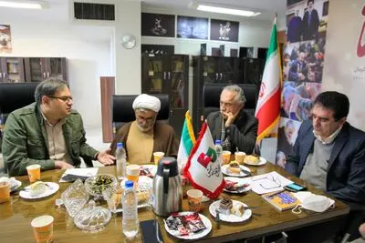 بازدید قادر آشنا و دبیر تئاتر فجر از دبیرخانه «سردار آسمانی»