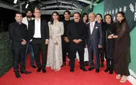 مجید مجیدی و بازیگران هندی روی فرش قرمز جشنواره فیلم لندن