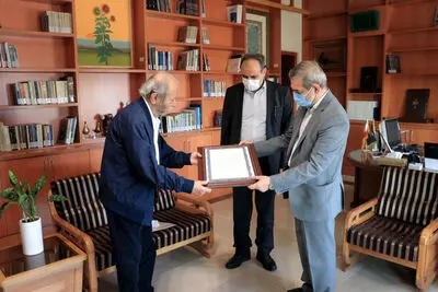 علی نصیریان از فرهنگستان هنر حکم گرفت