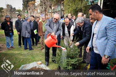 مراسم هفته درختکاری با حضور اصحاب فرهنگ، هنر و رسانه در خانه هنرمندان تهران