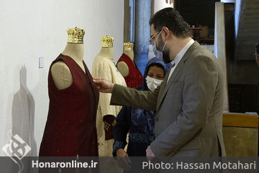 بازدید دکترسید مجتبی حسینی از نمایشگاه آثار سوزن‌دوزی معاصر ایران