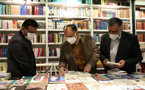 کتابگردی سرپرست معاونت امور هنری در هفته کتاب
