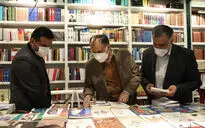 کتابگردی سرپرست معاونت امور هنری در هفته کتاب