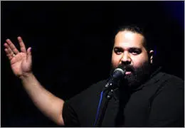 صادقی در اهواز می‌خواند