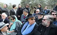 کیمیایی، فرمان‌آرا و فردوسی‌پور در آرامگاه کیارستمی درخت کاشتند / عکس