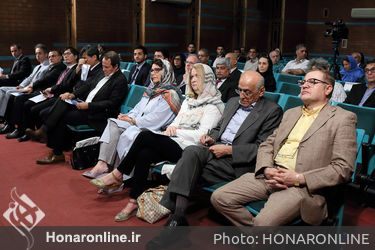 بازدید سفرا و نماینده یونسکو از پنجمین جشنواره صلح در خانه هنرمندان