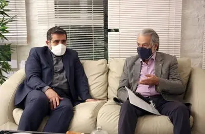 وزیر ارشاد با خالق موسیقی‌های ماندگار دفاع مقدس دیدار کرد | وعده مجید انتظامی برای ساختن اثری درباره فداکاری‌های سپهبد شهید حاج قاسم سلیمانی