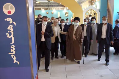 بازدید رهبر انقلاب اسلامی از نمایشگاه کتاب