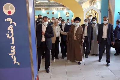بازدید رهبر انقلاب اسلامی از نمایشگاه کتاب