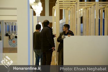 آماده سازی غرفه های مستقر در تالار وحدت برای جشنواره مدو لباس فجر