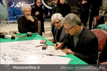 آیین کتابت فرازهایی از قرآن توسط خوشنویسان شیرازی در "مشق شب قدر"