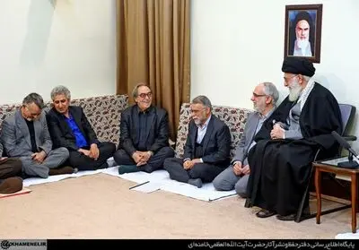 سوگواری هنرمندان در بدرقه رهبر شهید