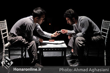 نمایش "به من میگن مک کِنا" در تماشاخانه مهرگان