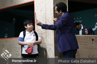 نمایش "عقل صورتی یا مدادی که فقط مشق نمی‌نوشت"