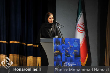 آوا مشکاتیان دختر مرحوم پرویز مشکاتیان در مراسم اختتامیه دومین دوره جشنواره موسیقی دانشجویی صبا در تالار وحدت