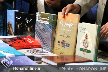 رونمایی از یازده عنوان کتاب و تجلیل از فعالان عرصه شعر و ادب