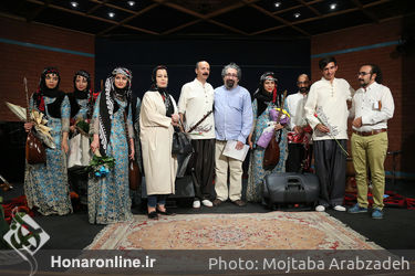 اجرای کنسرت تنبورنوازان واله و رونمایی از کتاب "ته‌رزهای باستانی تنبور" در خانه هنرمندان