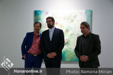 بازدید سیدمحمد مجتبی حسینی از نمایشگاه نقاشی‌های حبیب‌اله صادقی در گالری ساربان