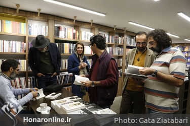 رونمایی و امضاء کتاب "روی خط چشم" در نشر چشمه