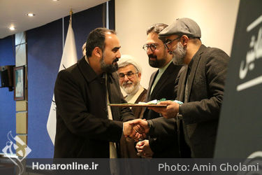 رونمایی از کتاب "چهل سال نمایش" و تقدیر از ۱۰ هنرمند انقلاب 