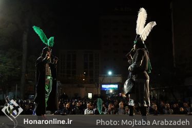 سوگواره «رکعت به رکعت عاشقی» به کارگردانی سیاوش طهمورث با اجرای تعزیه در محوطه باز بنیاد فرهنگی روایت فتح برگزار شد.