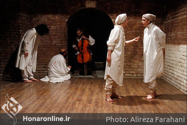 نمایش "یک مساوی چهار" در تماشاخانه دا‎