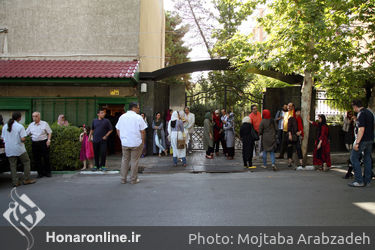 بیست و پنجمین نمایشگاه  تابستانی "صد اثر صد هنرمند" در گالری گلستان