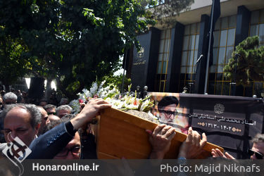 تشییع پیکر استاد محمد اسماعیلی نوازنده پیشکسوت تنبک از مقابل تالار وحدت 