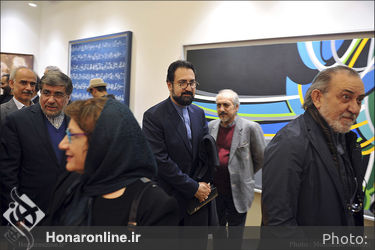 بازدید هنرمندان از آثار دهمین حراج تهران