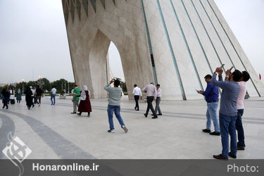 بازدید هنرمندان و اعضای اتاق بازرگانی کشور هندوستان از برج آزادی
