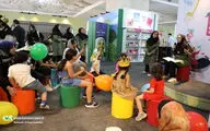 اجرای «قصه نمایش» با مشارکت بچه‌ها در غرفه کانون