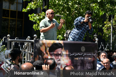 تشییع پیکر استاد محمد اسماعیلی نوازنده پیشکسوت تنبک از مقابل تالار وحدت 