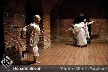 نمایش "یک مساوی چهار" در تماشاخانه دا‎