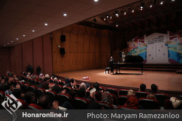 تکنوازی پیانو به نوازندگی آرپینه ایسرائیلیان در اولین شب جشنواره موسیقی فجر در تالار رودکی