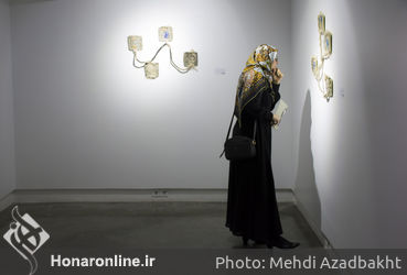بازدید سیدمحمد مجتبی حسینی از نمایشگاه فریبا بروفر