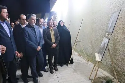 بازدید وزیر فرهنگ و ارشاد اسلامی از نمایشگاه عکس سوگواره تعزیه در لامرد