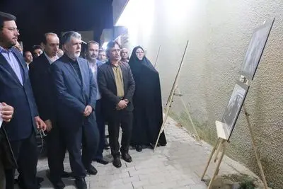 بازدید وزیر فرهنگ و ارشاد اسلامی از نمایشگاه عکس سوگواره تعزیه در لامرد