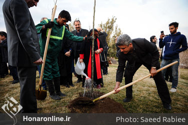 مراسم کاشت درخت در برج میلاد تهران