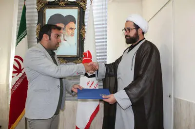  معاون فرهنگی بنیاد شهید منطقه ۱۰ و ۱۱ از کارگردان نمایش "راهمرد" تقدیر کرد

 