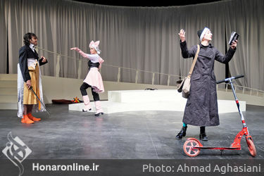 نمایش "خدایگان" در تماشاخانه مولوی