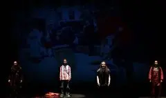 نگاهی به نمایش «بی‌وطن» | دور از مصداق‌های تئاتری