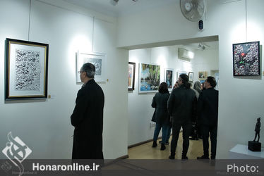 نمایشگاه گروهی با عنوان «درمیان کاغذ پاره‌ها» در گالری انتظامی