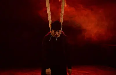 چوب ندانم کاری / نگاهی به نمایش "جزا" به کارگردانی مهربان علی‌اکبرزاده از کشور آذربایجان
