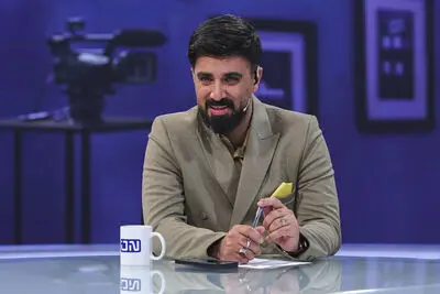 هنرمندان در میدان جنگ رسانه‌ای برای امیدبخشی تلاش کنند
